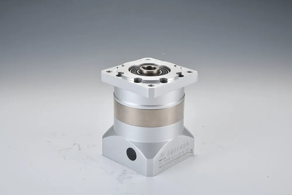 A silver planetary gearbox with a square flange and a vertical output shaft, featuring a label with "PLF090-L1-10-K-P2" and Chinese characters.