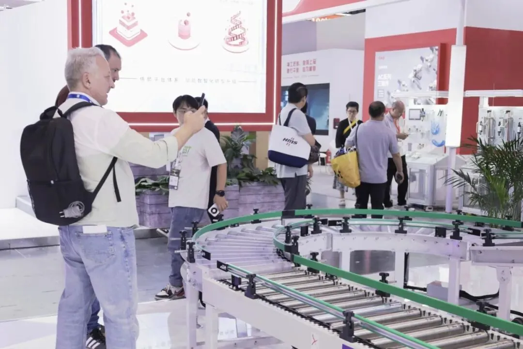 At CIFF, overseas visitors are observing an integrated solution featuring a roller combined with a precision planetary gearbox.